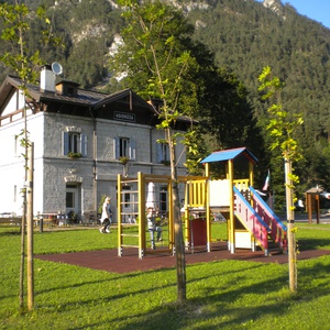 Foto 2 di Der Bahnhof von Ugovizza