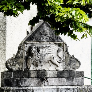 foto di Il leone della fontana di Chiusaforte