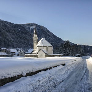 Foto 3 di Die Kirche sankt Gotthard in Bagni di Lusnizza