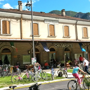 Foto 2 di Der Bahnhof von Chiusaforte