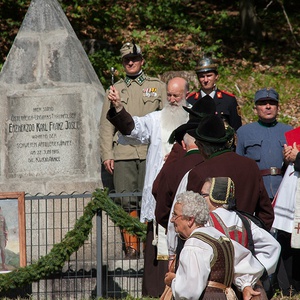 Foto 2 di Monumento all'Arciduca Karl a Ugovizza